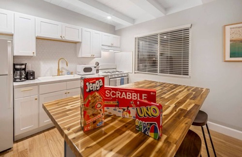 Vista Casa | Downtown Haven|Patio|Near Dining