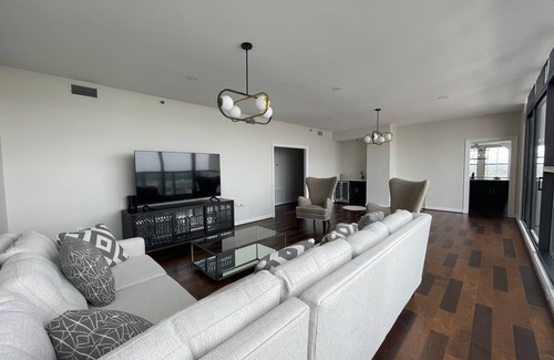 High Point Condominio | Downtown High Point condo with Stunning Views!