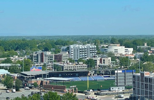 High Point Condominio | Downtown High Point condo with Stunning Views!