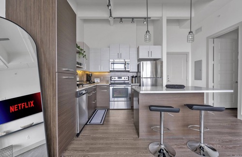 Peachtree Center Apartamento | Downtown High-Rise w/ City Views, Pool & Gym