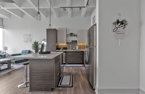 Peachtree Center Apartamento | Downtown High-Rise w/ City Views, Pool & Gym