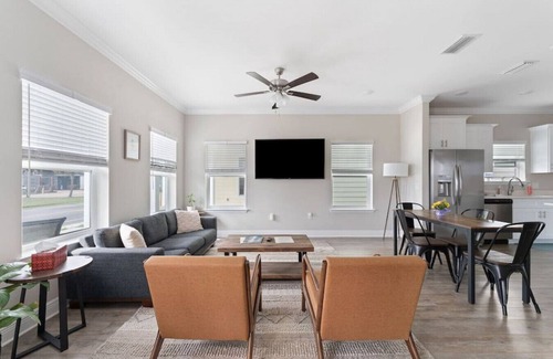 South Pensacola Casa | Downtown home + bay views + seafood market