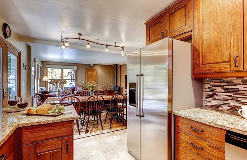Weisshorn Casa | Downtown Home w/Mountain Views + Hot Tub + Ski Shuttle - Raven's Call Chalet