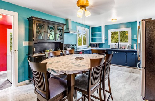Snohomish Casa | Downtown home with a firepit, washer/dryer, fireplace, and lovely outdoor space