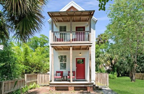Lincolnville Casa | Downtown Home with Hot Tub, BBQ, Near Ice Plant!