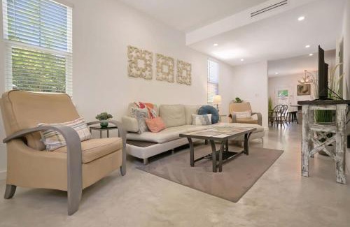 Lincolnville Casa | Downtown Home with Hot Tub, BBQ, Near Ice Plant!