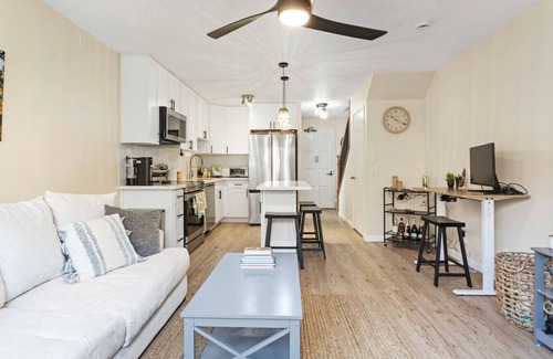 Enchanted Lake Apartamento | Downtown Kailua | Steps to shops | W/D | Parking