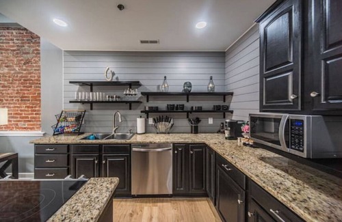 Paducah Condominio | Downtown King Suite Condo