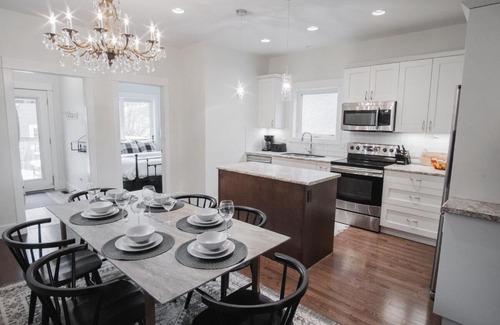 West Edmonton Casa | DOWNTOWN KINGBED 4Br FIREPLACE BIKELANE