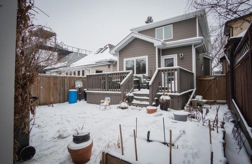 West Edmonton Casa | DOWNTOWN KINGBED 4Br FIREPLACE BIKELANE