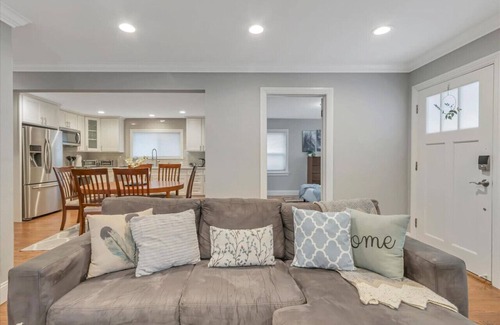 Northside Casa | Downtown l 2 Bedroom l Sleeps 4 l Convenient