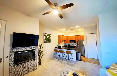 Village Apartamento | Downtown La Quinta Charmer- Walk to Dining Shops