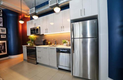 Historic Core Apartamento | Downtown LA's Most Requested Property, Sleeps 4 with Free Parking!