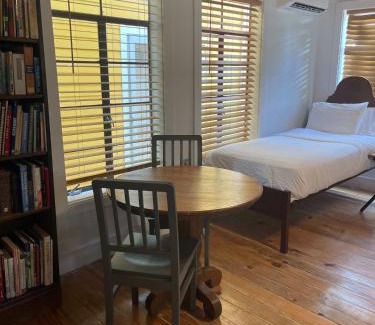 Freetown - Port Rico Apartamento | Downtown Lafayette Gem-Stylish 1BR Apartment