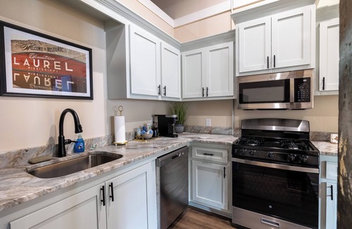 Laurel Apartamento | Downtown Laurel, Ground Level, No Stairs, King Bed
