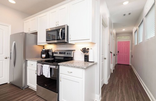Lewisville Casa | Summer Stay in Design District Townhome