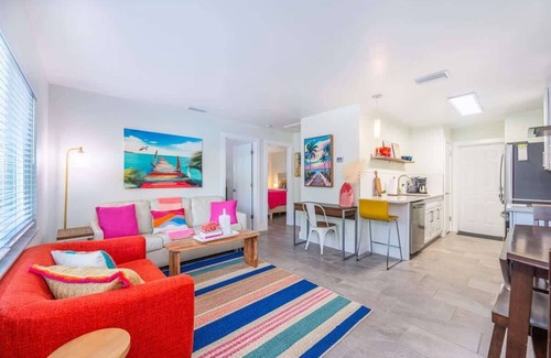 Gillespie Park Casa | Downtown Living, Steps to Parks, Newly Furnished