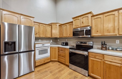 Donnelly Casa | Downtown Location w/ Hot Tub and Fenced Yard
