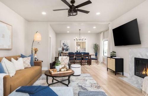 Lodi Casa | Downtown Lodi l Renovated l 5 Bedrooms l Sleeps 10