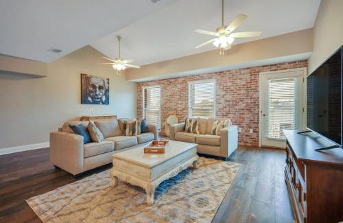 Statesboro Apartamento | Downtown Loft - Above Bull & Barrel & Close to Georgia Southern