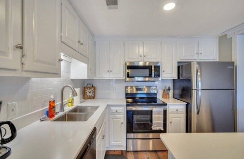 Statesboro Apartamento | Downtown Loft - Above Bull & Barrel & Close to Georgia Southern!
