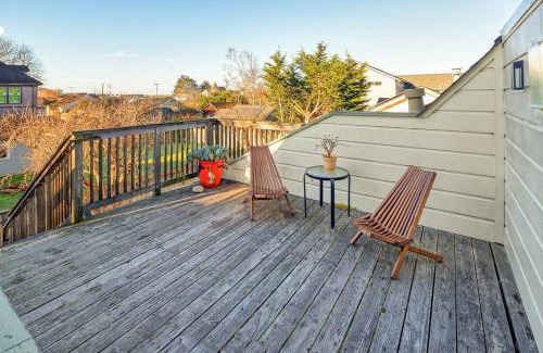 Arcata Apartamento | Downtown Loft-Sauna,Bikes,Hot Tub & Great Fun