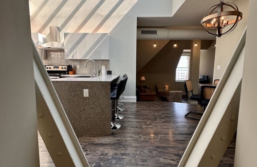 East Town Apartamento | Downtown Luxury 2BR Penthouse Apt