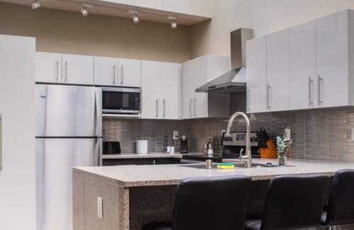 East Town Apartamento | Downtown Luxury 2BR Penthouse Apt