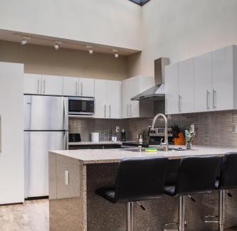 East Town Apartamento | Downtown Luxury 2BR Penthouse Apt