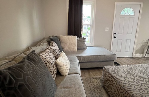 Nashville Casa | Downtown Luxury 2BR Suite, Secs to Broadway, Designated Parking, Centrally Loc