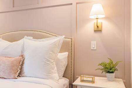 West Dundee Apartamento | Downtown Luxury Farmhouse Apartment #1