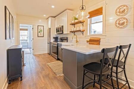 West Dundee Apartamento | Downtown Luxury Farmhouse Apartment #2