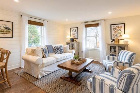 West Dundee Apartamento | Downtown Luxury Farmhouse Apartment #3