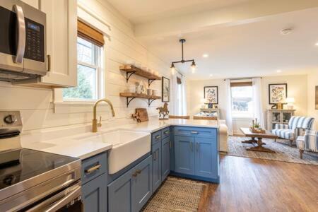 West Dundee Apartamento | Downtown Luxury Farmhouse Apartment #3