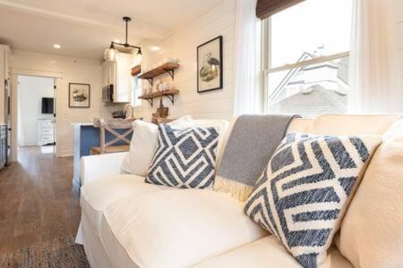 West Dundee Apartamento | Downtown Luxury Farmhouse Apartment #3