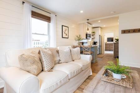 West Dundee Apartamento | Downtown Luxury Farmhouse Apartment #4
