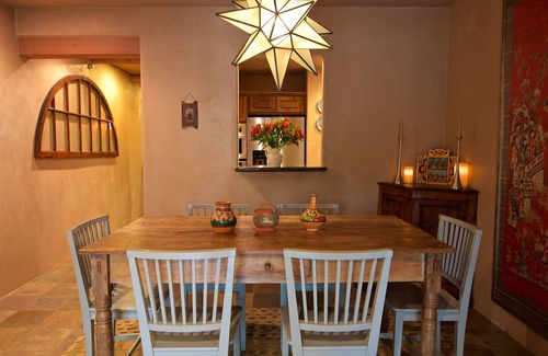 Downtown Santa Fe Condominio | Downtown Downtown 'Perfect for Couples' Tarifas semanales / mensuales, estacionamiento, patio, mascotas