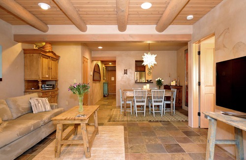 Downtown Santa Fe Condominio | Downtown Downtown 'Perfect for Couples' Tarifas semanales / mensuales, estacionamiento, patio, mascotas