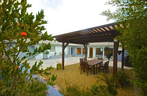 Ojai Casa | El centro moderno de mediados de siglo con vistas nocturnas estrelladas, con bañera de hidromasaje,