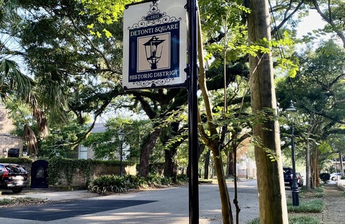 Central Business District Casa | Downtown Mobile, AL- 5 Minute Walk to Parades!