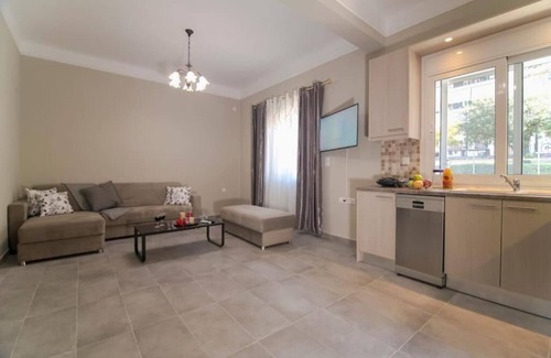 Petralona Apartamento | Downtown Modern 2 Storey Building