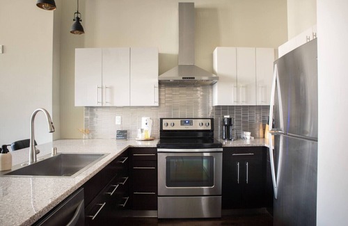 East Town Apartamento | Downtown Modern 2BR Loft