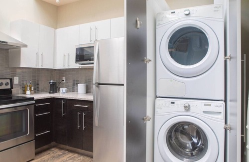 East Town Apartamento | Downtown Modern 2BR Loft