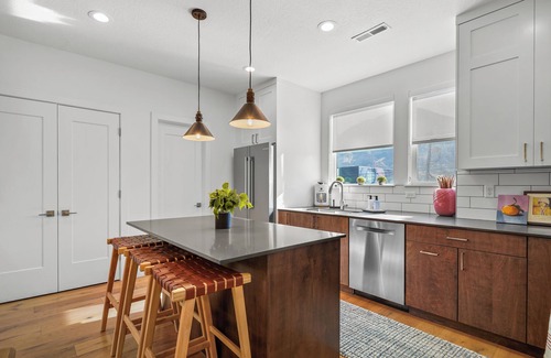 Joaquin Casa | Downtown Modern 3-Bed Townhome with Bright, Upgraded Interiors & Books to read