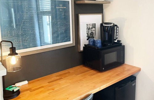Shepherdstown Apartamento | Downtown Modern Studio apartment | History & Dining steps away