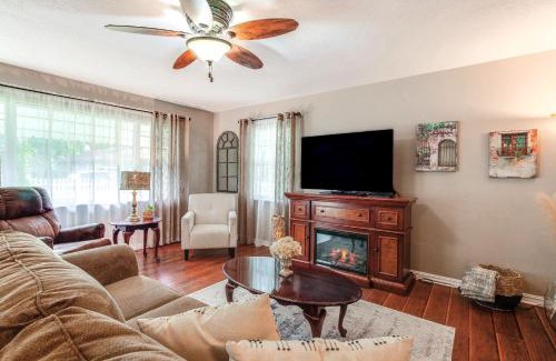 Mount Dora Casa | Downtown Mount Dora Cottage Walk to Everything!