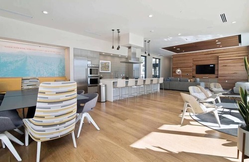 Shoreline West Apartamento | Downtown Mountain View 2 BR | Close to Castro St
