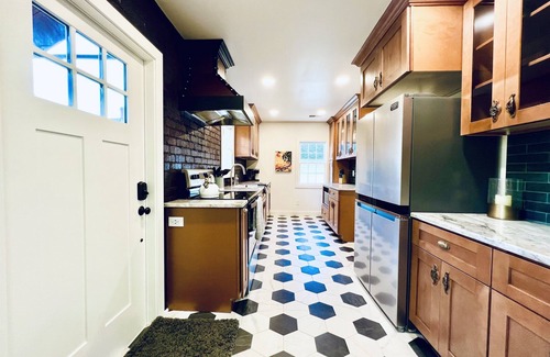 Murfreesboro Casa | Downtown Murfreesboro Speakeasy+Hot Tub+Fire Pit