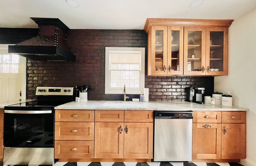 Murfreesboro Casa | Downtown Murfreesboro Speakeasy+Hot Tub+Fire Pit