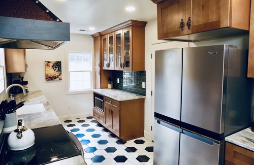 Murfreesboro Casa | Downtown Murfreesboro Speakeasy+Hot Tub+Fire Pit